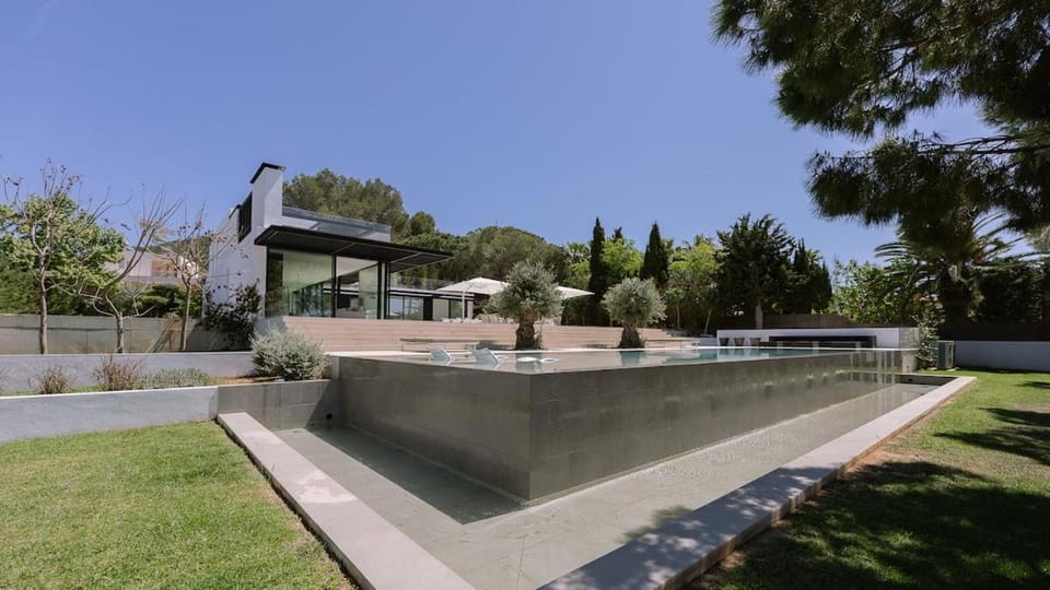 Modern 4 bedrooms in suite - infinity pool Villa in Ibiza