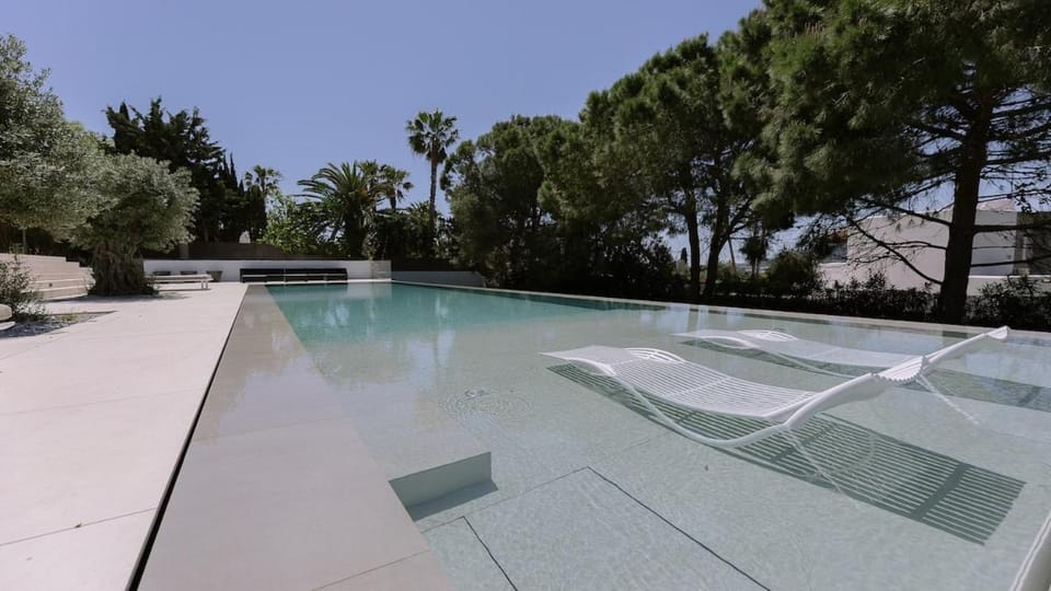 Modern 4 bedrooms in suite - infinity pool Villa in Ibiza