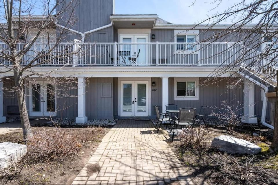 Dawson Haus - 2 Bedroom Condo in Collingwood House in Collingwood