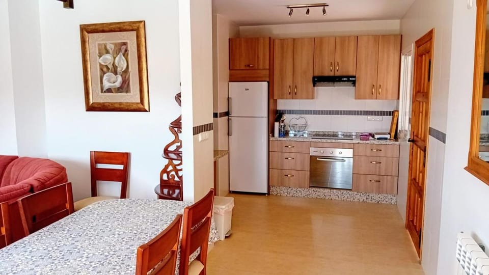 Kitchen or kitchenette, Living room, Seating area, Dining area, oven, stove