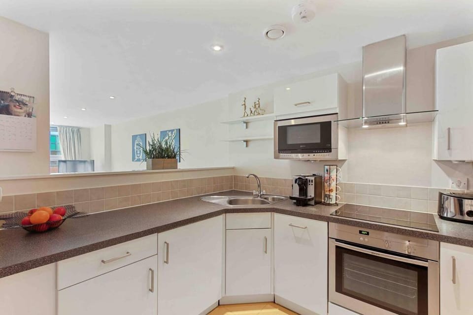 Premium 1BR Swindon City Centre Apartment in Swindon
