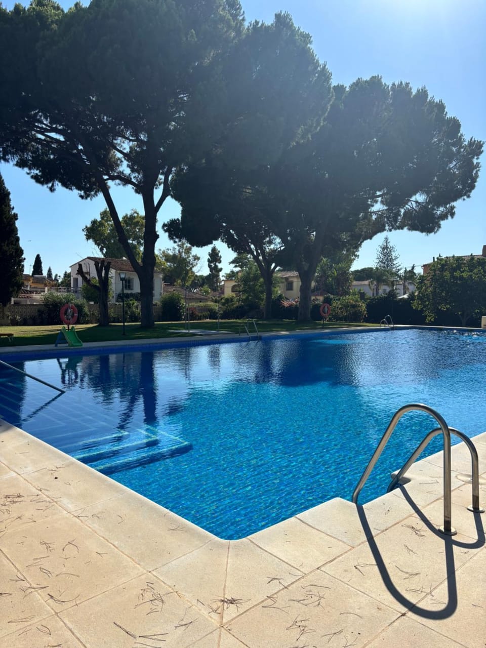 Day, Swimming pool, sunbed