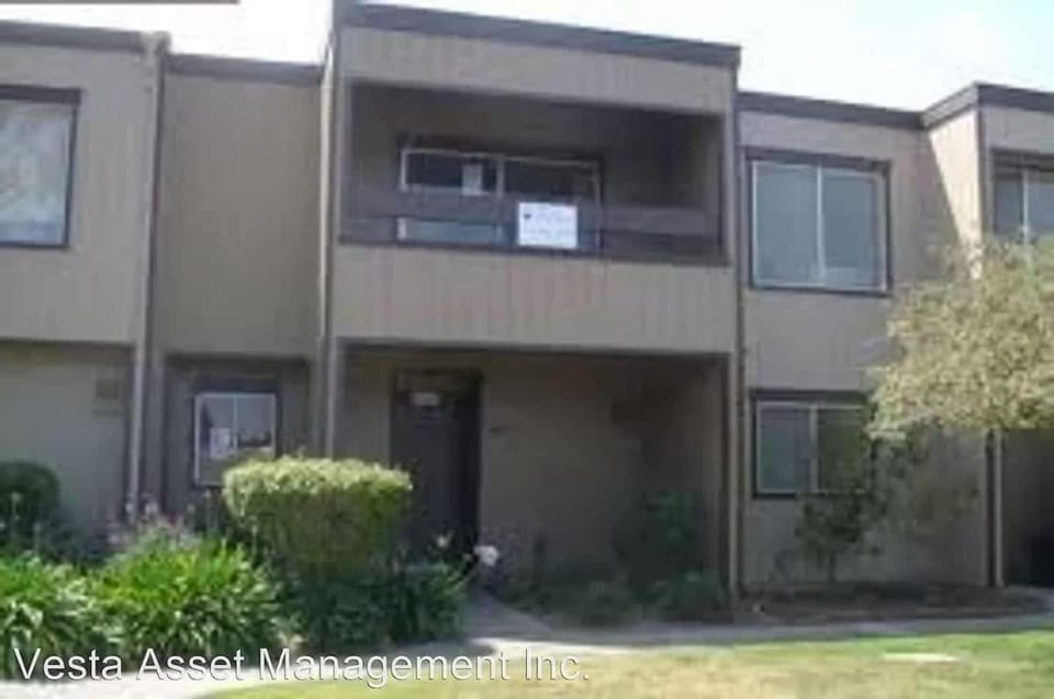 3BR Bay Farm Townhome - Pool - Patio - Sleeps 8 House in Alameda