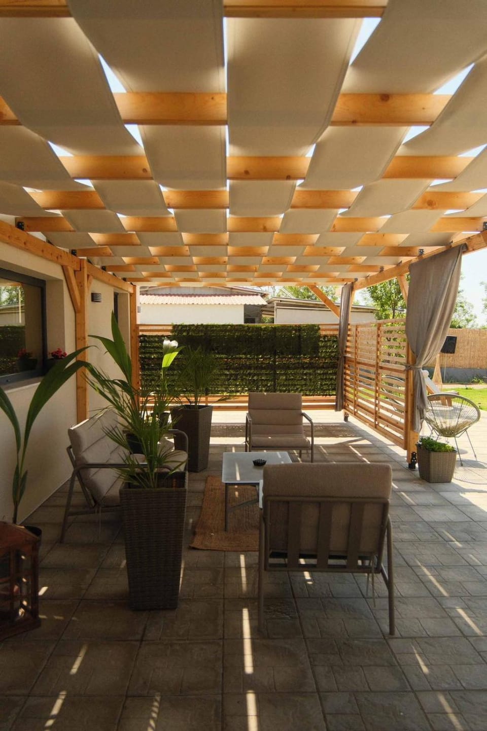 Day, Living room, Seating area