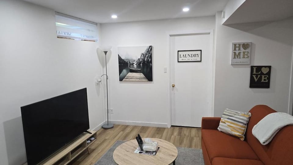 Elegant Basement Suite in Barrhaven, Ottawa Apartment in Ottawa