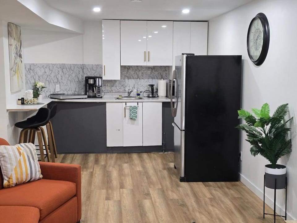 Elegant Basement Suite in Barrhaven, Ottawa Apartment in Ottawa