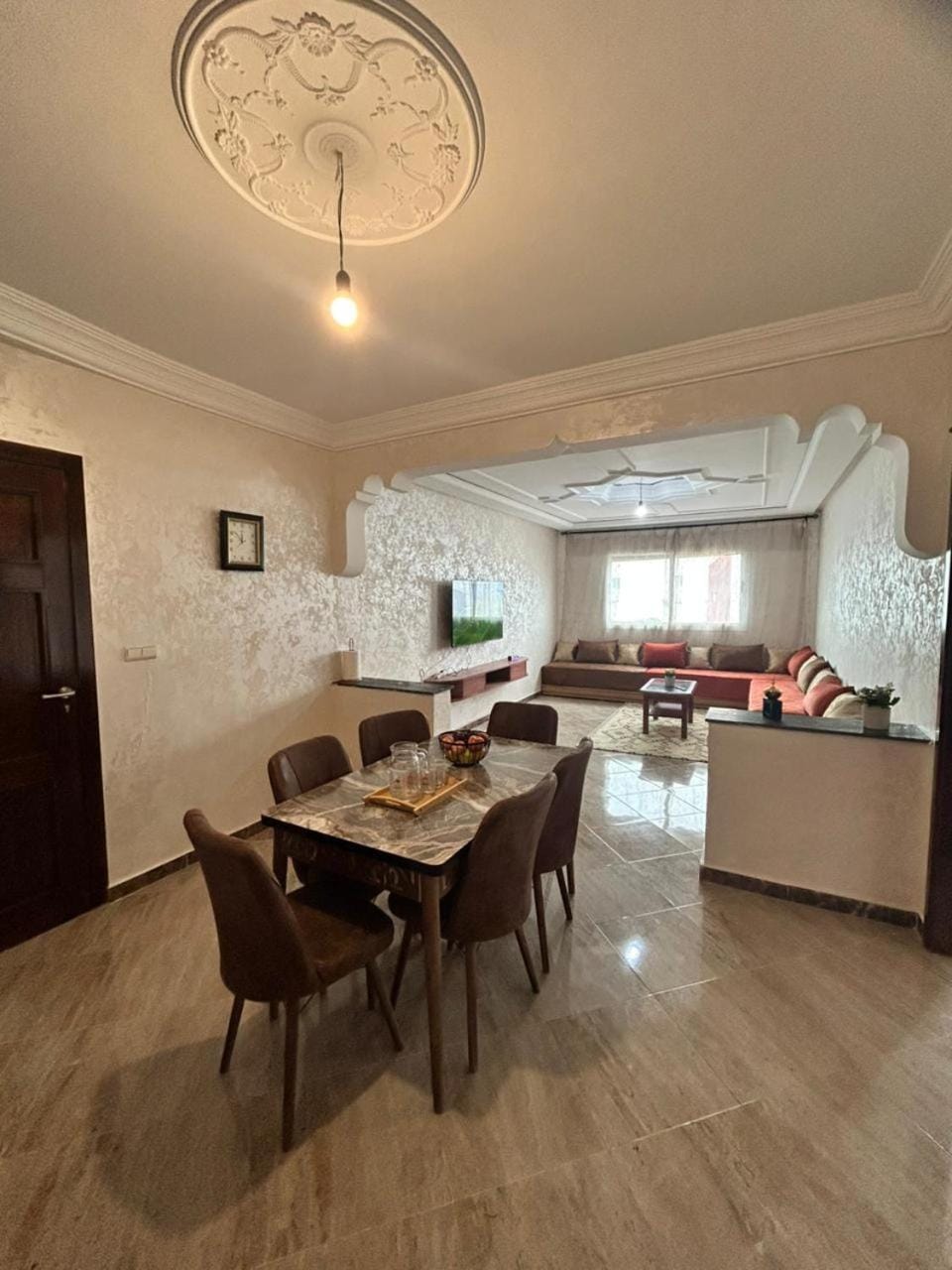 TV and multimedia, Living room, Seating area, Dining area
