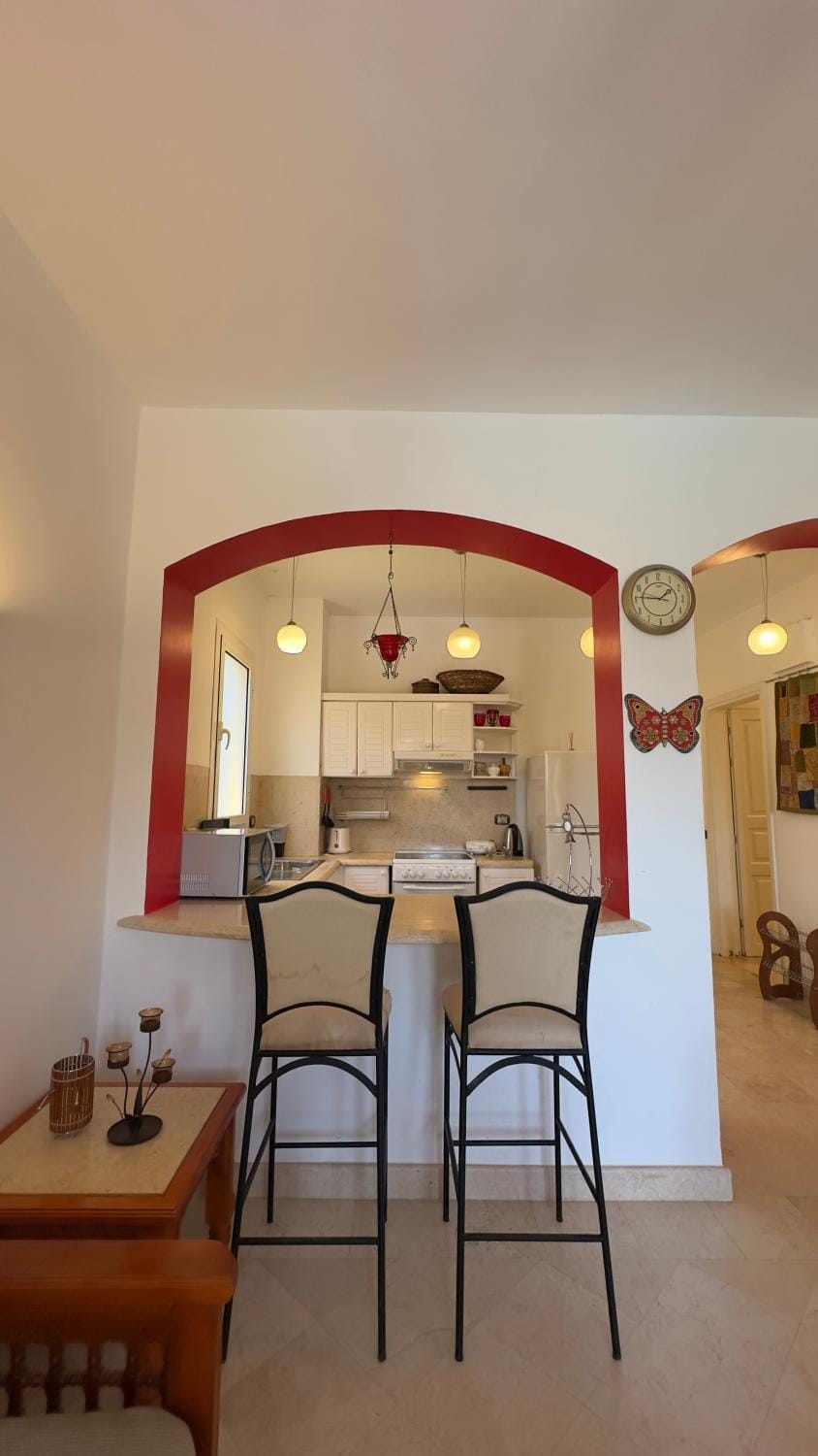 Kitchen or kitchenette, Seating area, Dining area