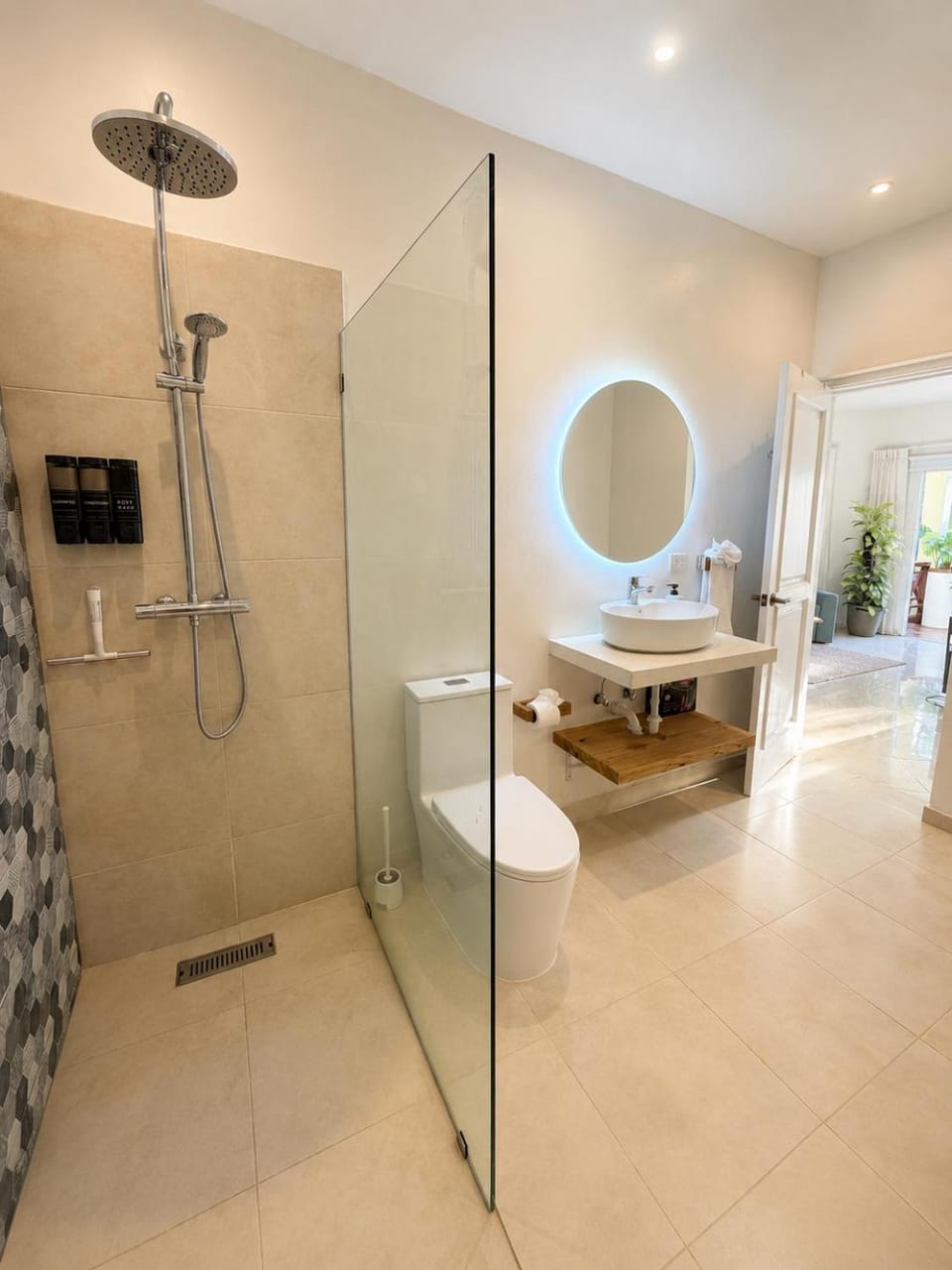 Romantic Oasis Las Terrenas King Bed and Pool View Apartment in Las Terrenas