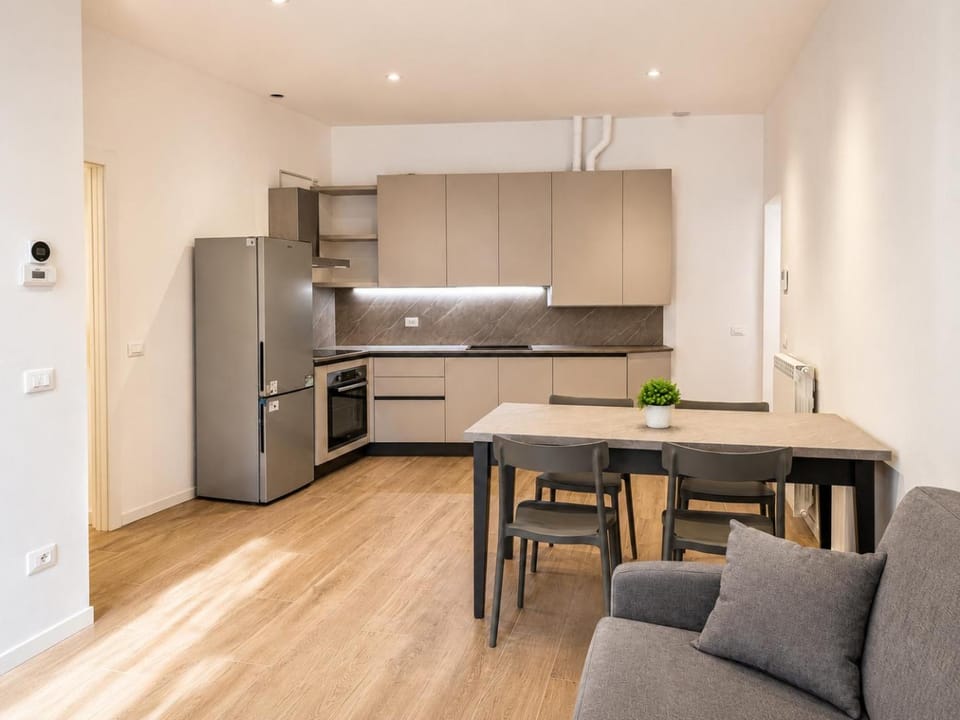 Kitchen or kitchenette, Photo of the whole room, Dining area, stove