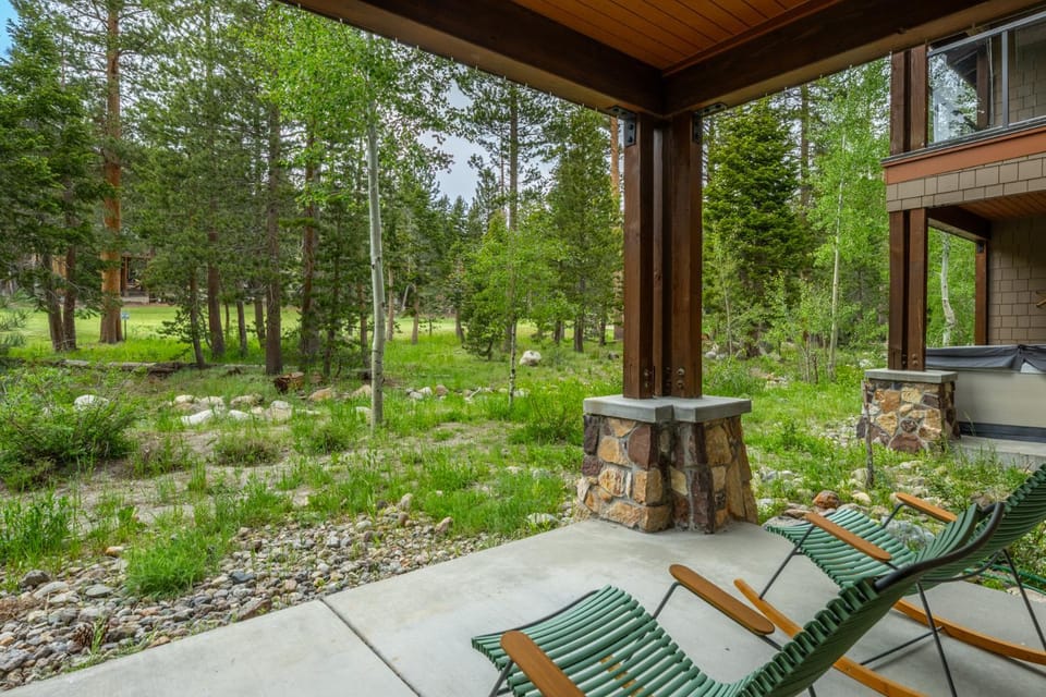 Patio, Day, Natural landscape, Garden, Balcony/Terrace, Seating area