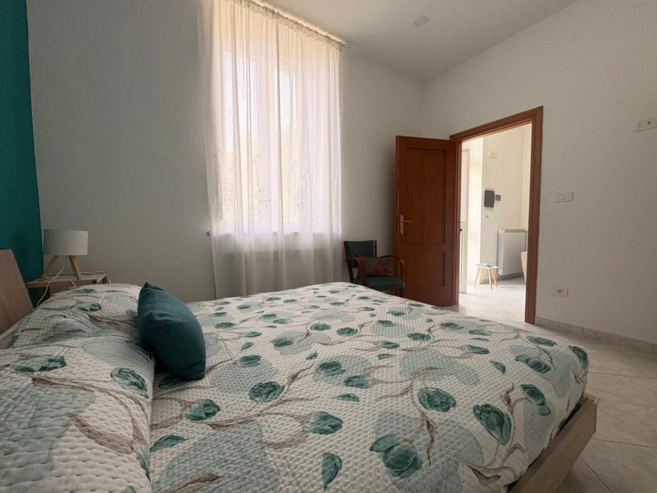 Bed, Photo of the whole room, wardrobe