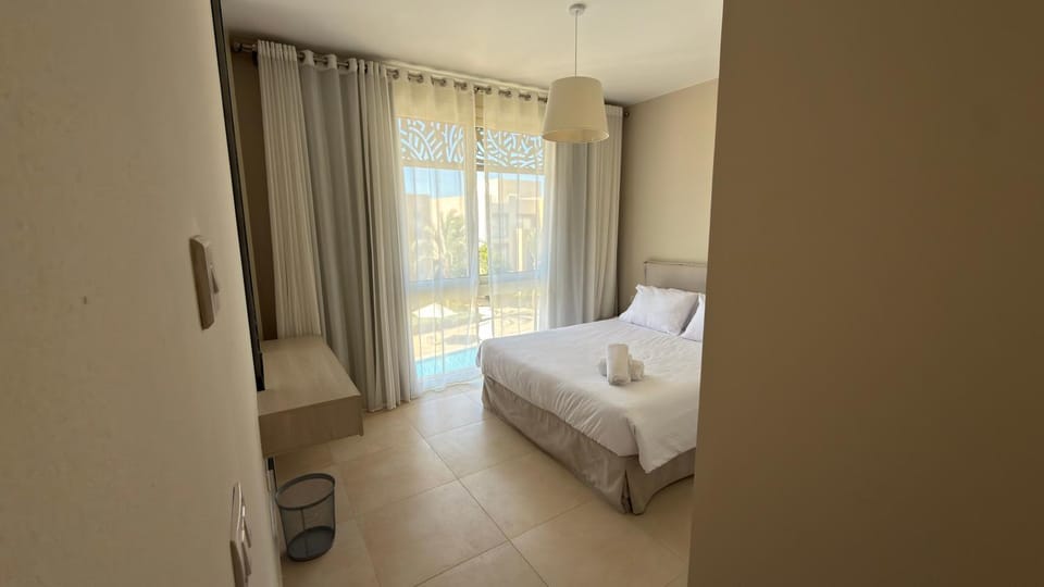Bed, Bathroom, Bedroom, towels