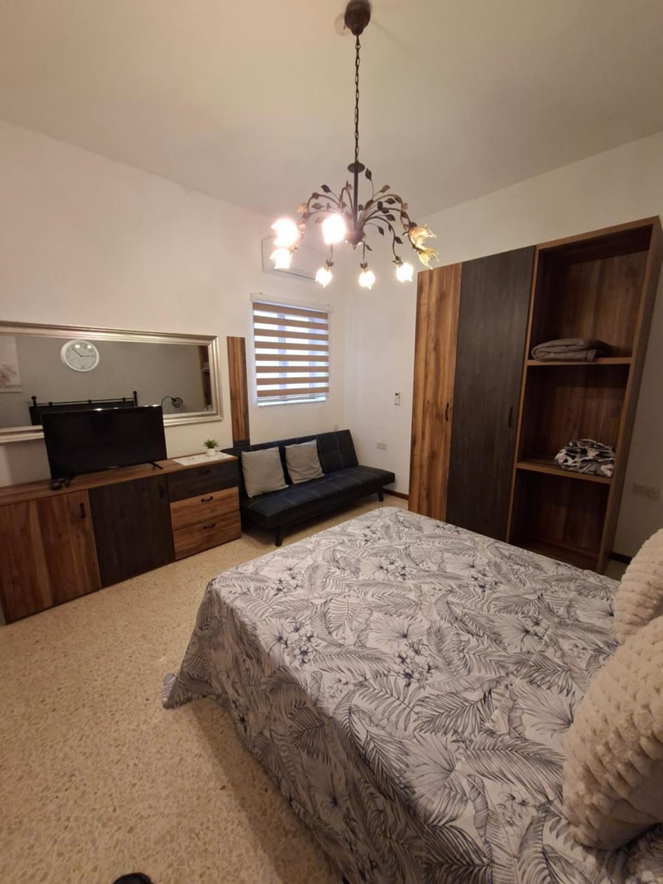 Basic double bedroom private bathroom close to Malta airport Vacation rental in Malta