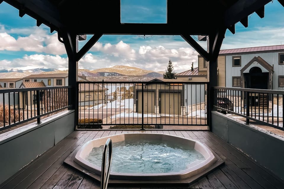 Patio, Day, Natural landscape, Hot Tub, Mountain view