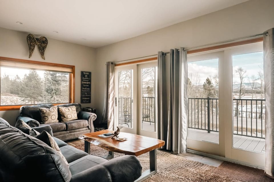 Day, View (from property/room), Balcony/Terrace, Living room, Seating area
