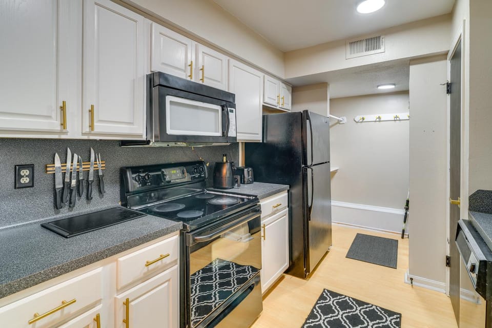 Unit w/ Patio & Resort Perks! Walk to Lake Conroe House in Lake Conroe