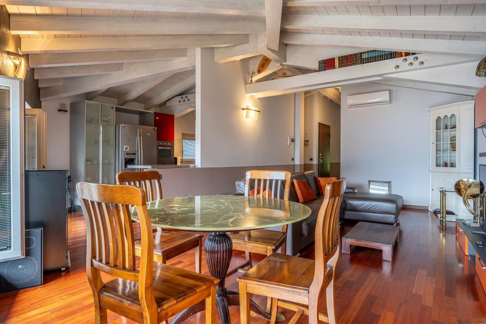 Living room, Dining area, air conditioner
