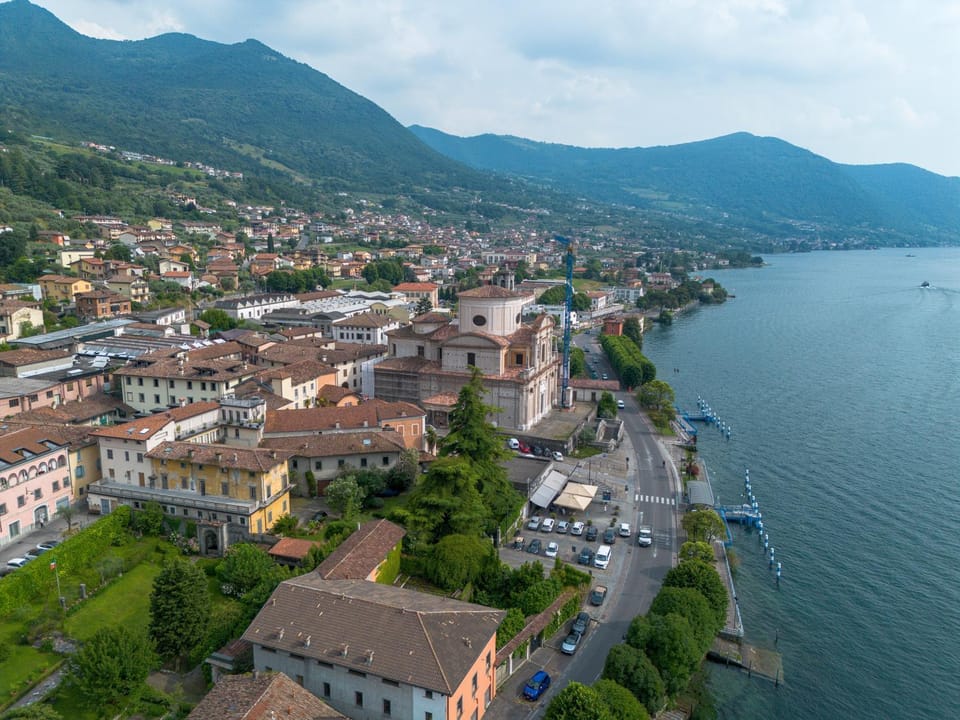 Nearby landmark, Day, Neighbourhood, Natural landscape, Bird's eye view, City view, Lake view, Mountain view, Street view