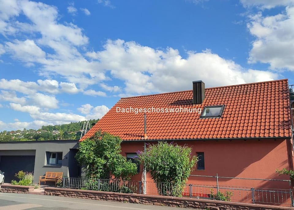 main Burgblick- malerische Lage am Wasser Apartment in Baden-Württemberg