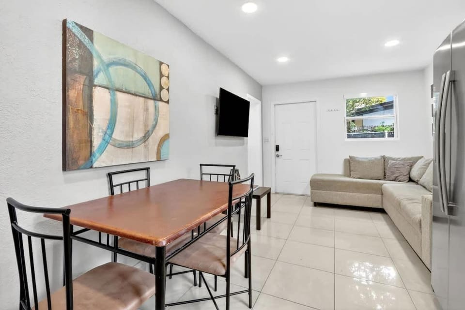Private 1BR Near Miami Airport with Free Parking Apartment in Miami Springs