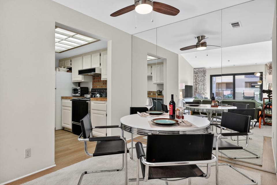 Charming Downtown Palm Springs Getaway condo Apartment in Palm Springs