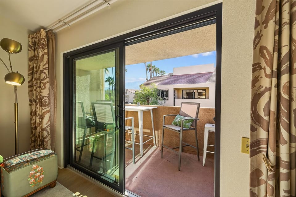 Charming Downtown Palm Springs Getaway condo Apartment in Palm Springs