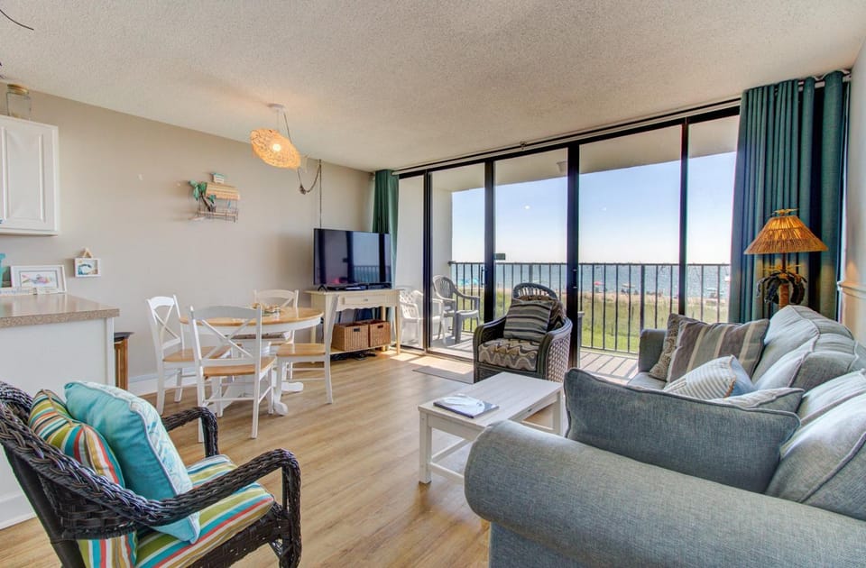 Living room, Dining area, Sea view