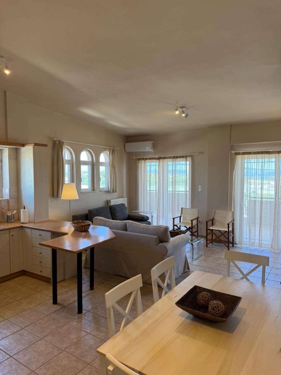 Living room, Dining area