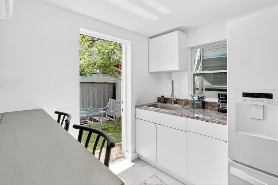 Cozy Studio with Parking Near Miami Airport Inn in Miami Springs