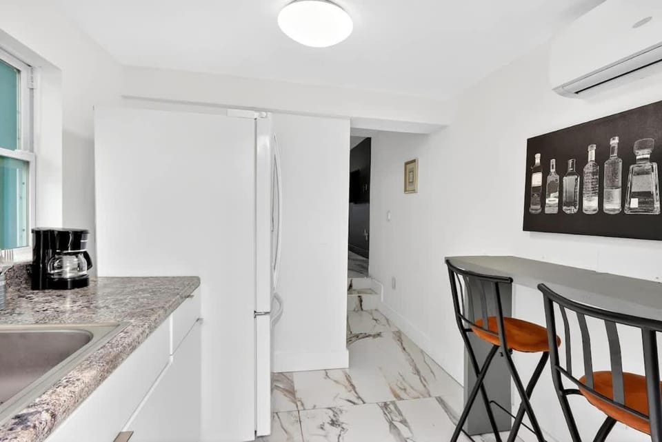 Cozy Studio with Parking Near Miami Airport Inn in Miami Springs
