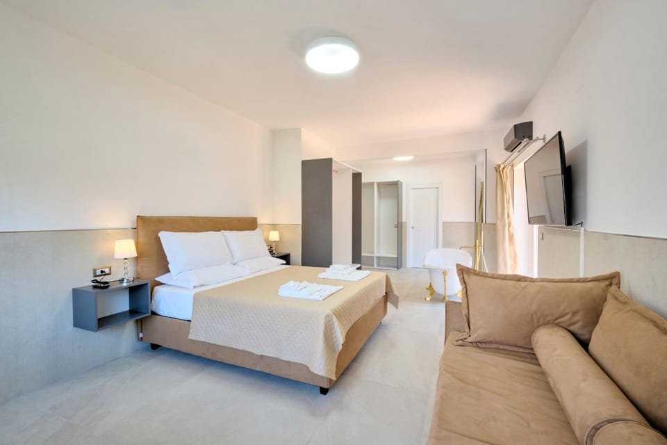 Bed, TV and multimedia, Photo of the whole room