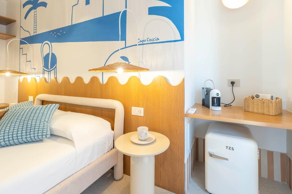 Bed, Coffee/tea facilities, Photo of the whole room, Bedroom, minibar