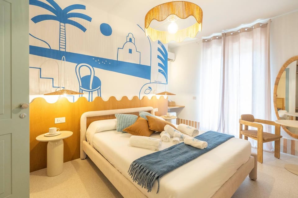 Bed, Living room, Photo of the whole room, Seating area, Bedroom, towels