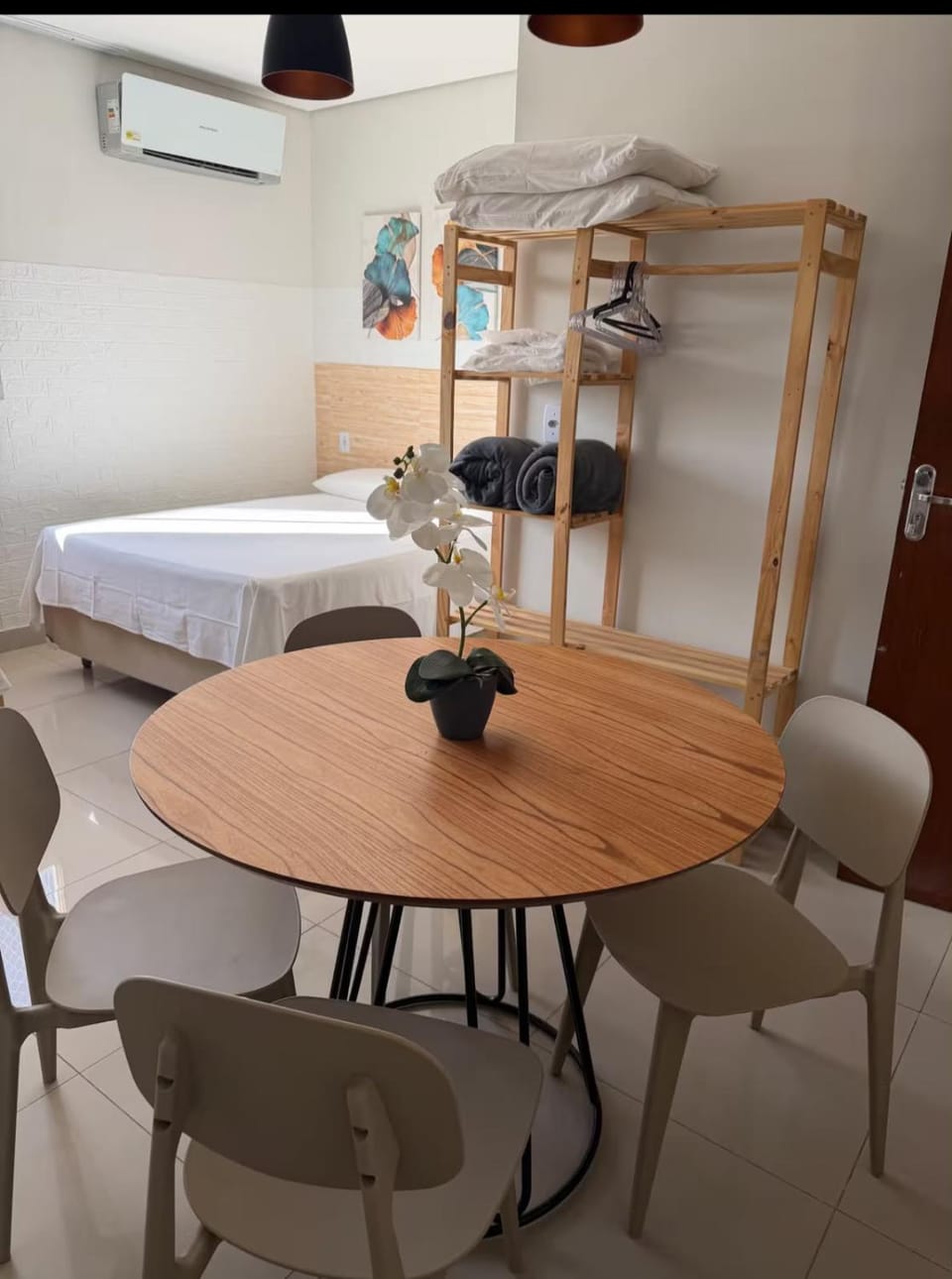 Kitnet 402 central, com ar cond, e tv, 4 andar sem elevador Apartment in Montes Claros