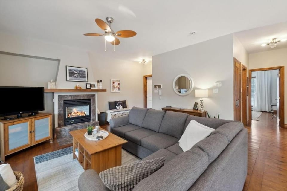 Old Village Retreat - Mont-Tremblant Apartment in Mont-Tremblant