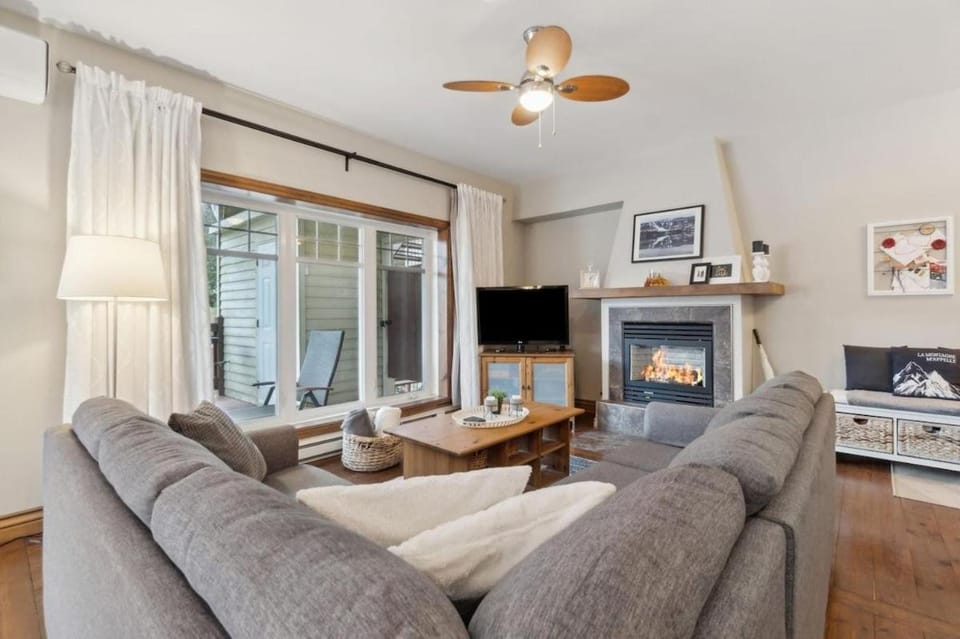 Old Village Retreat - Mont-Tremblant Apartment in Mont-Tremblant