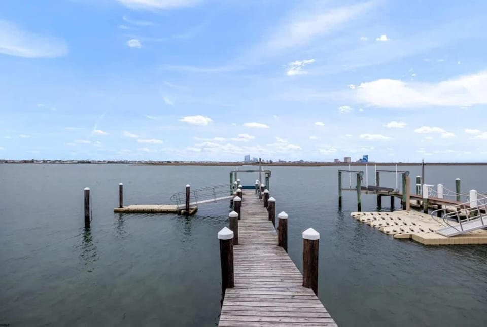Bay front Sunsets in Brigantine - Boat Dock & Deck House in Brigantine