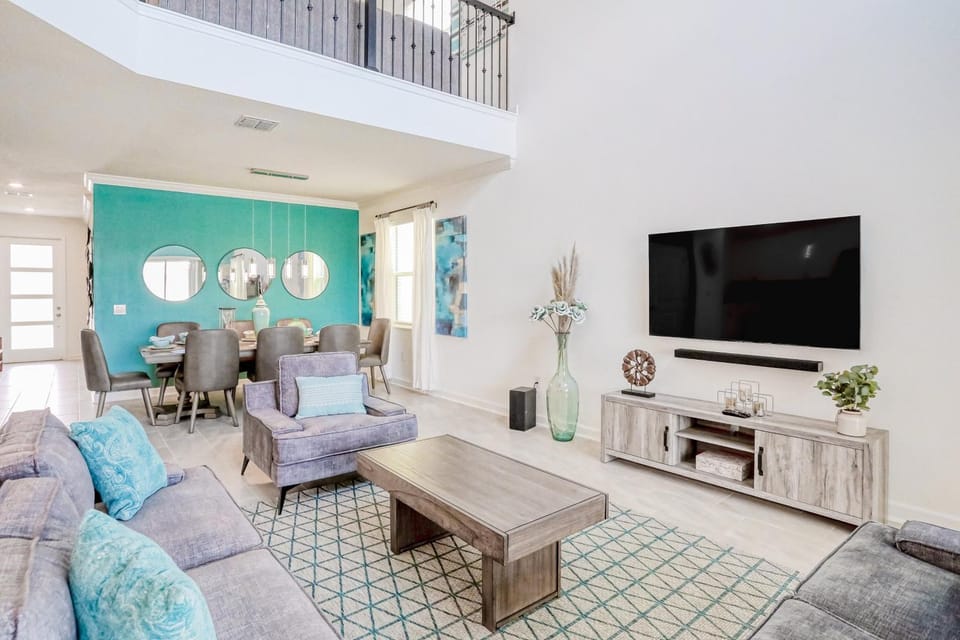 TV and multimedia, Living room, Seating area, Dining area