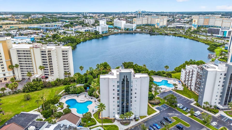 Property building, Day, Bird's eye view, Lake view, Swimming pool