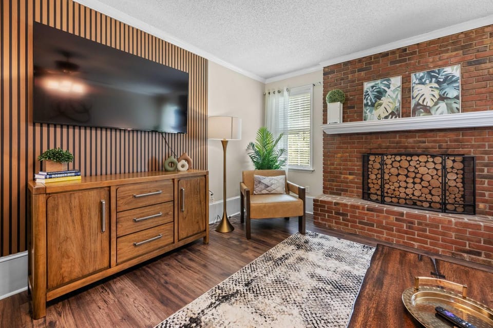 Communal lounge/ TV room, TV and multimedia, Living room, Seating area, Evening entertainment