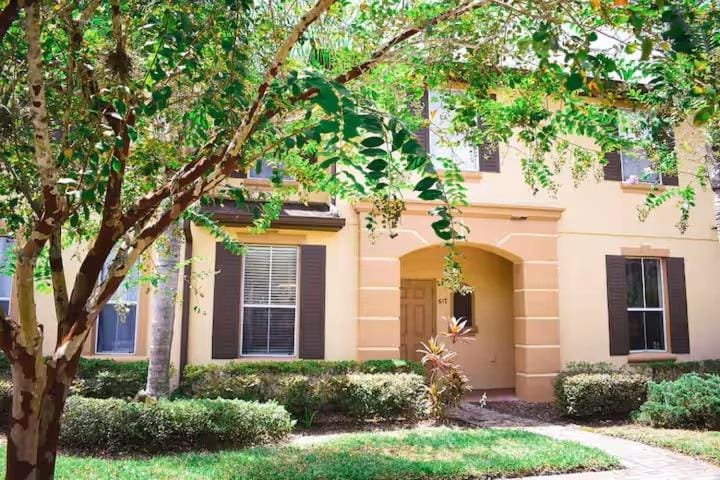 Property building, Facade/entrance, Day, Garden