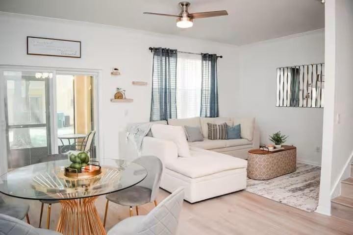 Living room, Seating area, Dining area