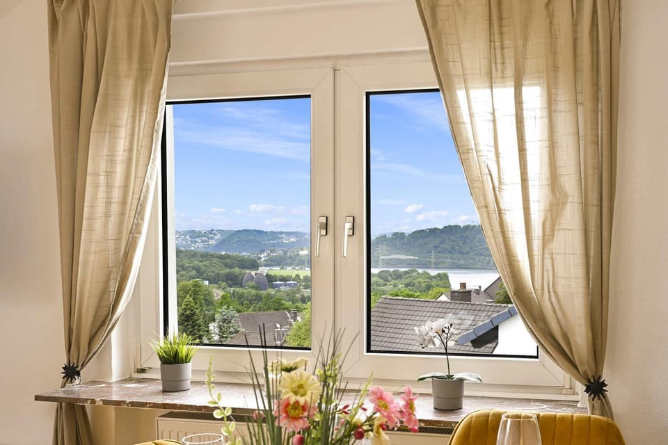 Day, Natural landscape, Dining area, Mountain view