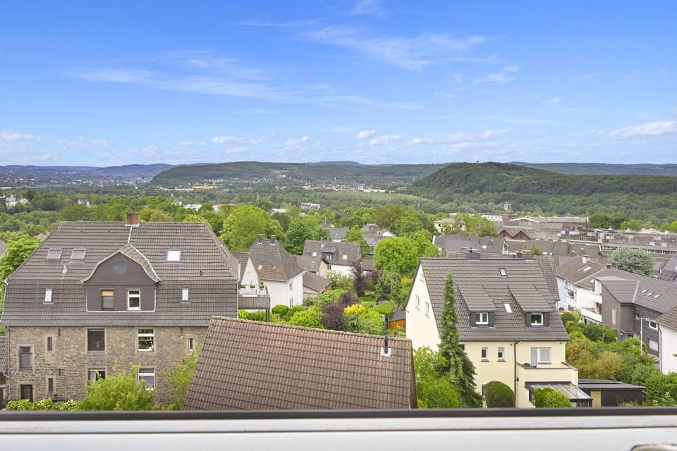 Property building, Day, Neighbourhood, Natural landscape, Bird's eye view, City view, Mountain view, Street view