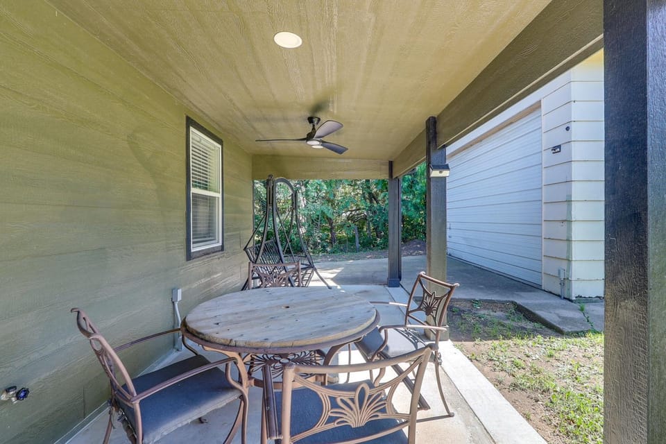 3 Mi to Dtwn! Cozy Wichita Home w/ Private Yard House in Wichita