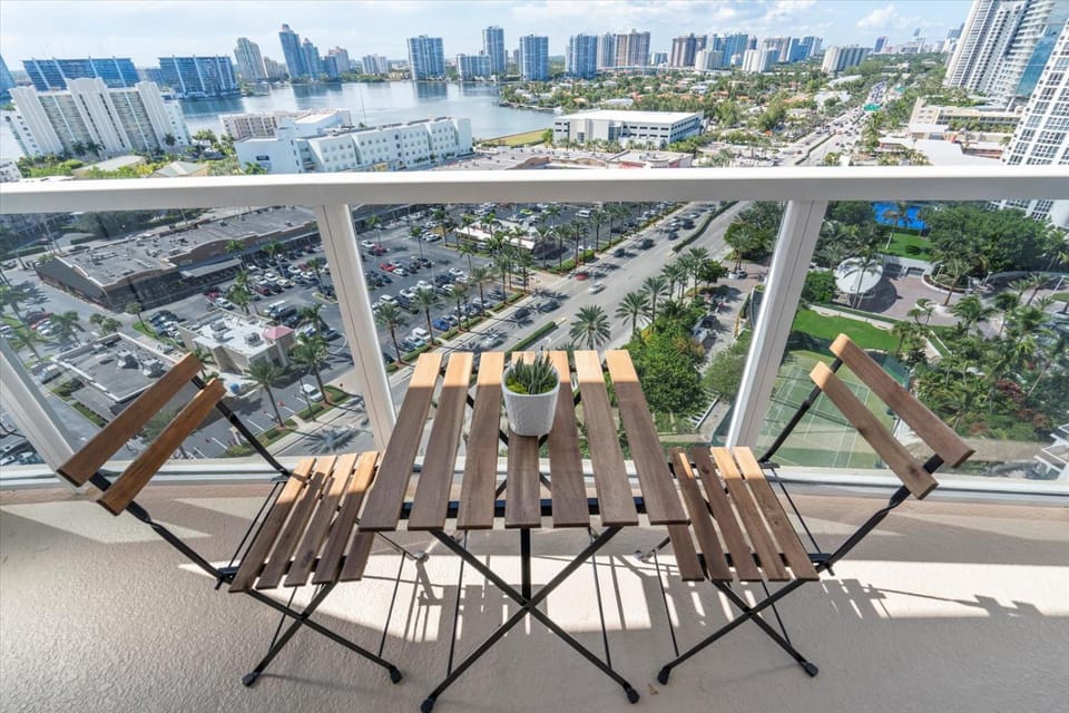 Navigate Stays Beachfront Pool Resort Sunny Isles Inn in Sunny Isles Beach