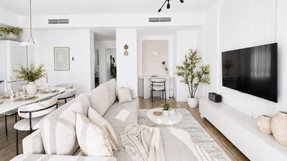 Communal lounge/ TV room, TV and multimedia, Living room, Seating area, Dining area, Evening entertainment