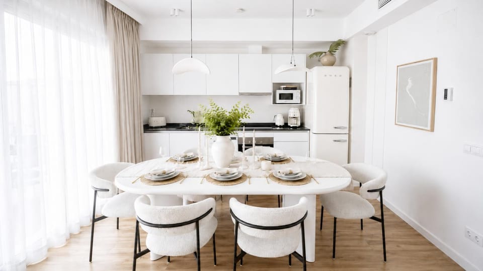 Kitchen or kitchenette, Dining area, stove