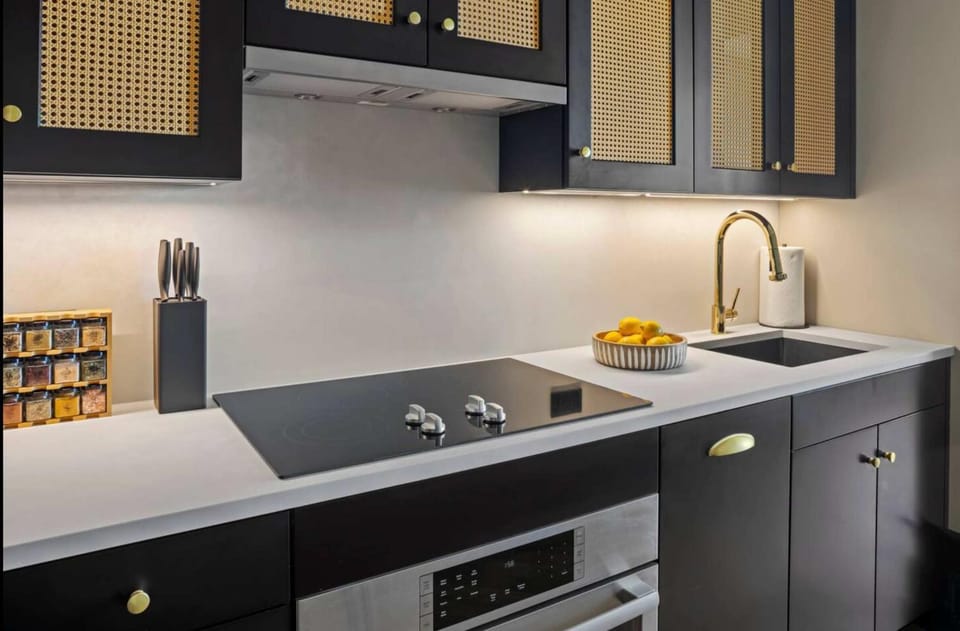 Freeman 702 by Rove Travel - Studio with Shared Amenities House in East Village